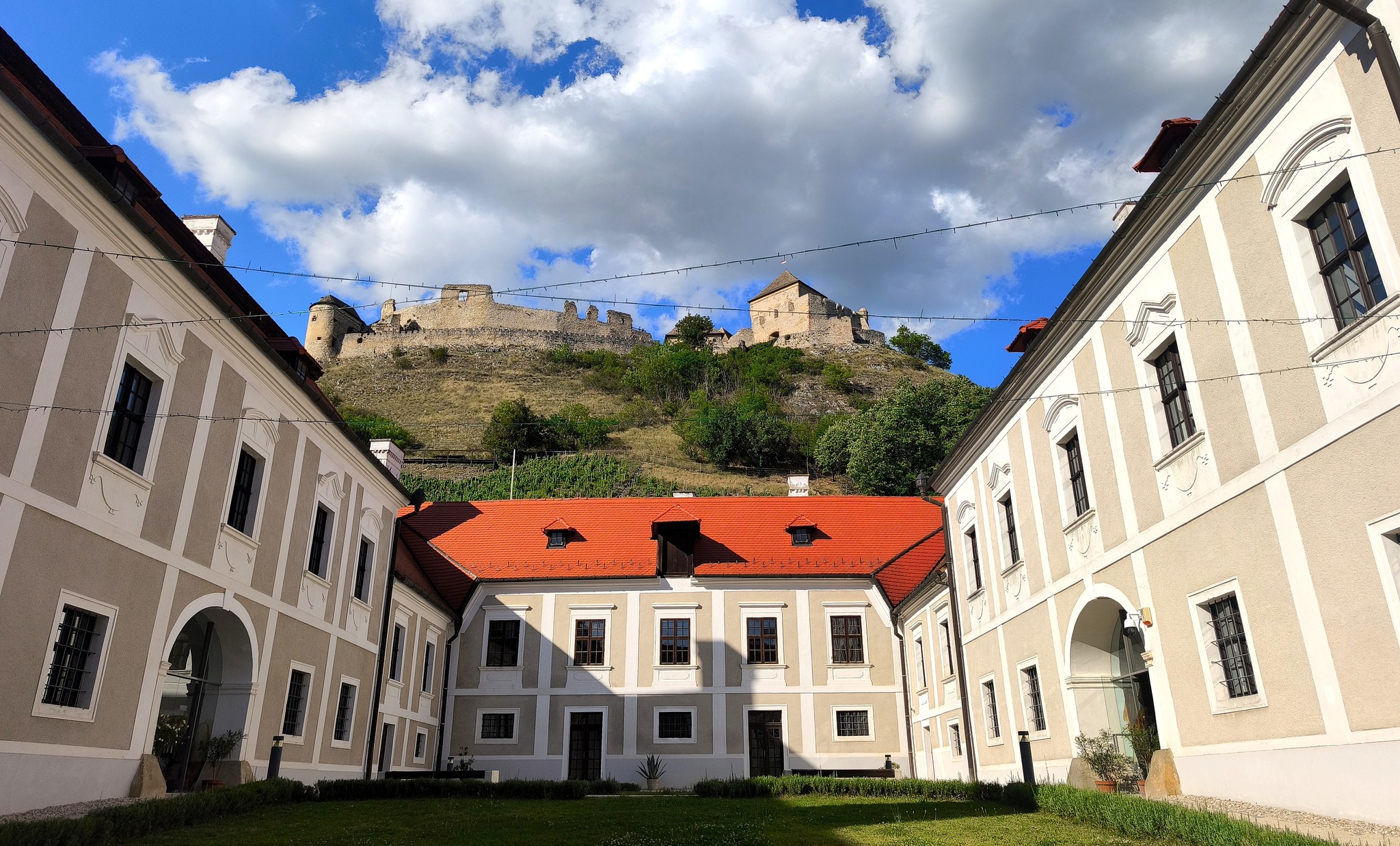 Vár, palota, porcelán