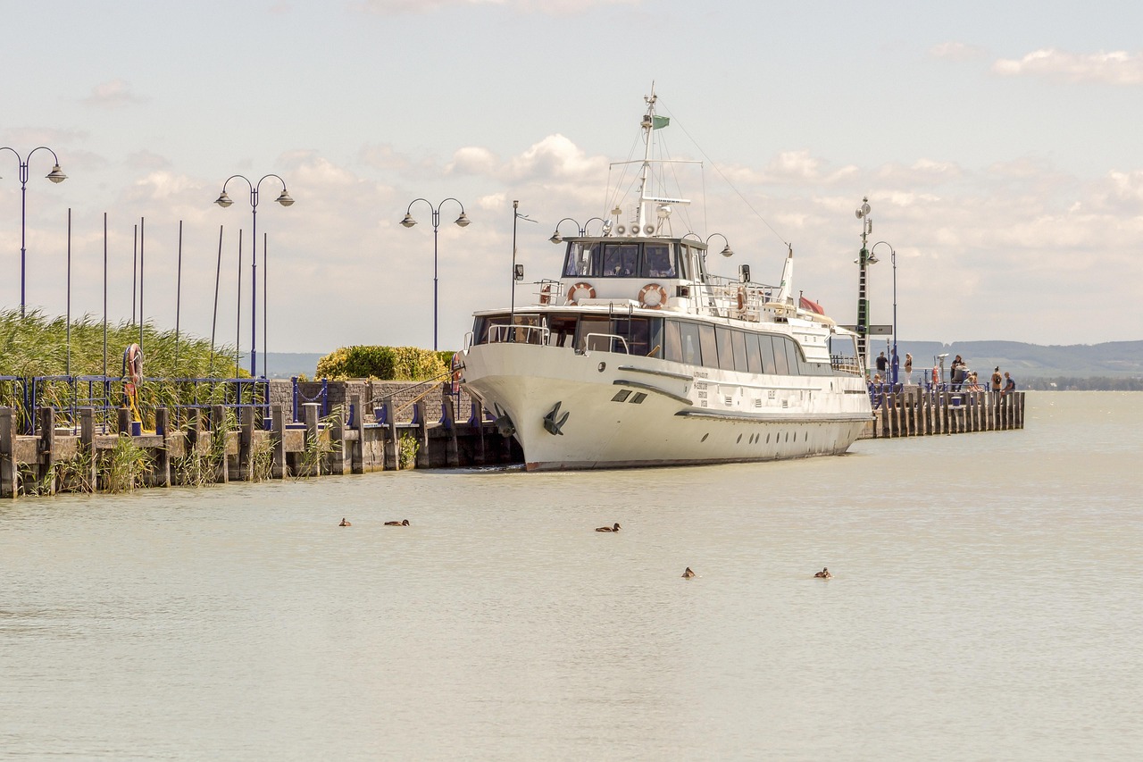 A Balaton két arca: hullámokon és magaslatokon