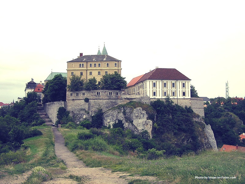Vár, palota, porcelán